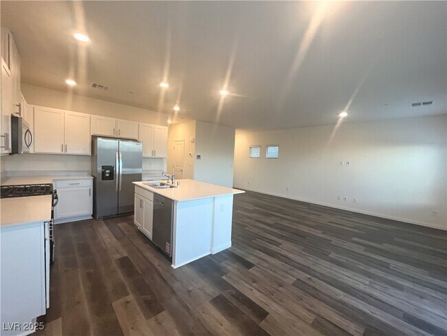 Building Photo - 510 Golden Cardinal Ave