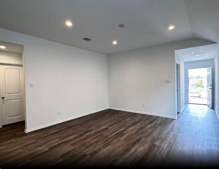 Building Photo - 24330 Saddlestone Green Dr