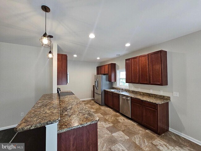 Building Photo - 270 Waterway Dr