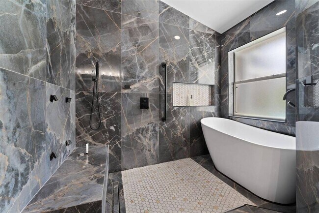 Building Photo - 5565 Loma Vista Loop