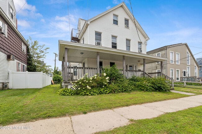 Building Photo - 113 12th Ave