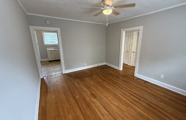 Building Photo - 415-419-423 Probasco Street