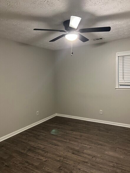Building Photo - 1105 Sweetwater Cir