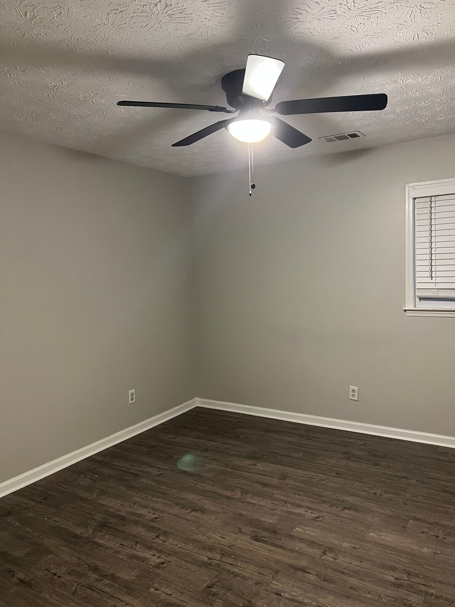 Building Photo - 1105 Sweetwater Cir