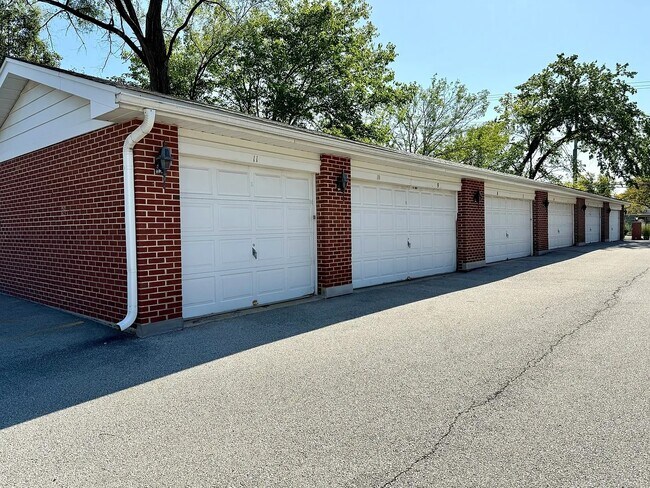 Primary Photo - 2812 Dundee Rd