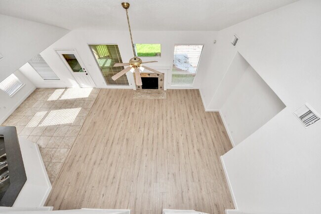 Building Photo - Spacious 4-Bedroom Home with Private Office & Room for Everyone!