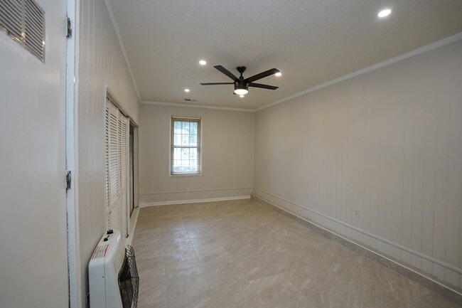 Building Photo - 505 Westchester Dr