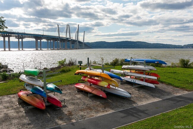 Building Photo - 11 Elm St