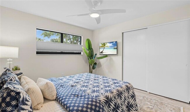 Building Photo - 788 Park Shore Dr