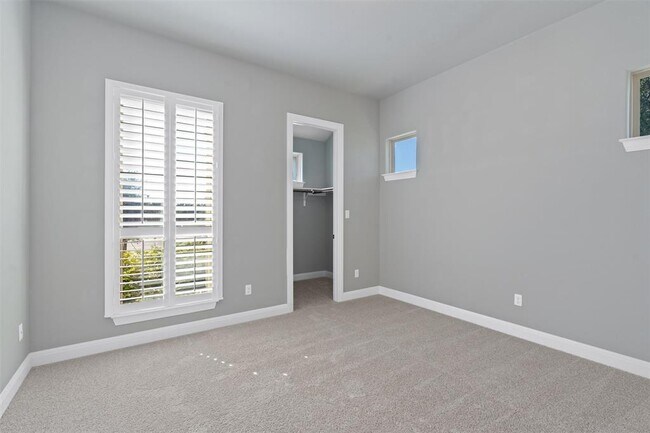 Building Photo - 113 Fair Oaks Dr