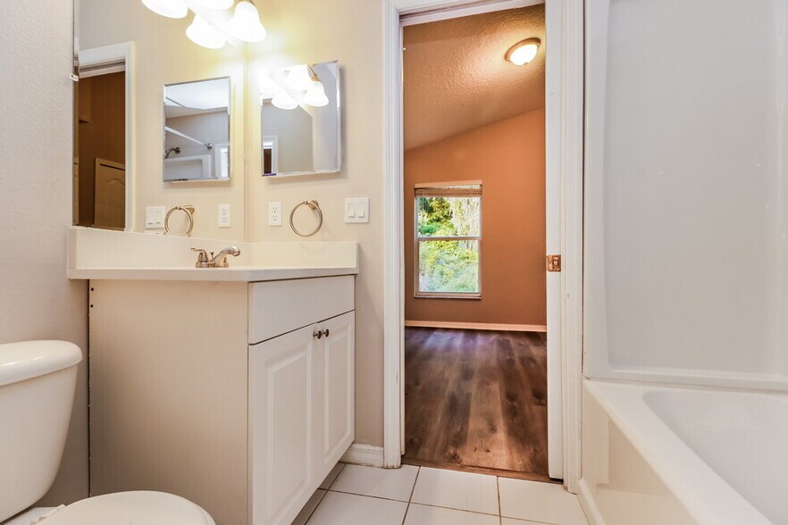 Building Photo - 29611 Birds Eye Dr