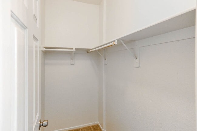 Building Photo - 4 Bed and 4 Bath Townhome In Gated North Las Vegas Community