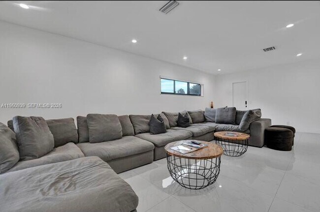 Building Photo - 5140 N 37th St