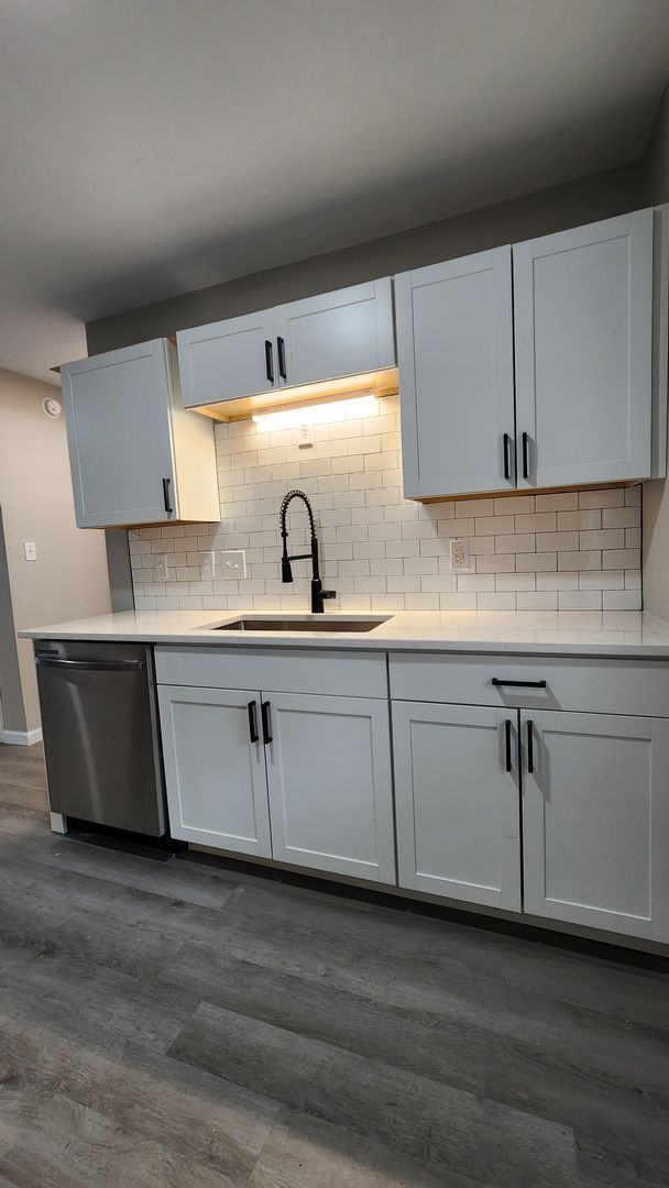 Building Photo - Beautiful, newly renovated 2 bedroom townh...