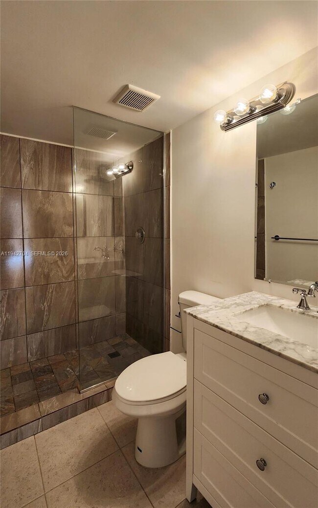 Building Photo - 600 NE 36th St