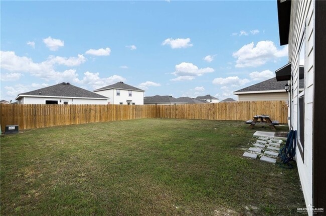 Building Photo - 18 Central Park St