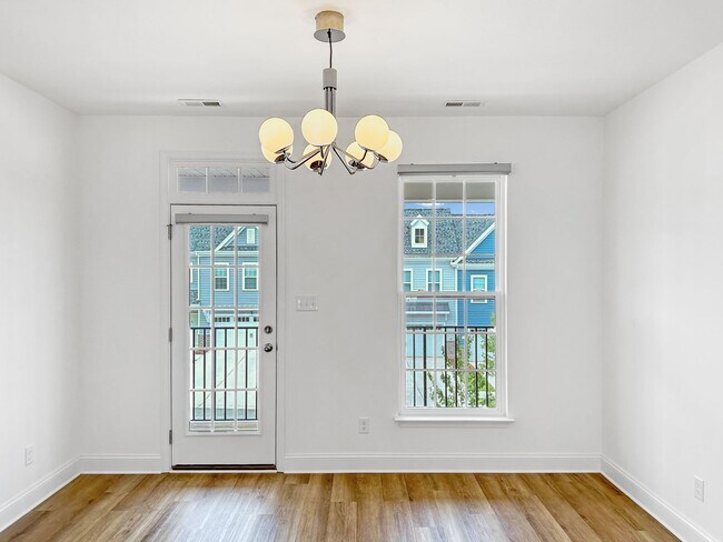 Building Photo - Breathtaking Townhome in Cosby Village!