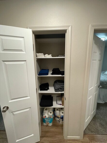 Building Photo - 601 S Kent St