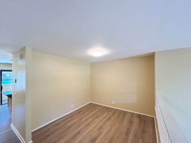 Building Photo - Beautiful 3BD/2.5BA W/ Open Floor Plan and Attached Garage in La Jolla!