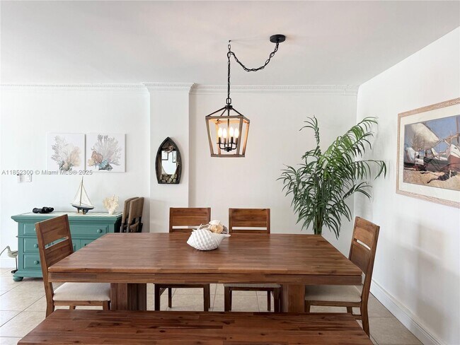 Building Photo - 5415 Collins Ave