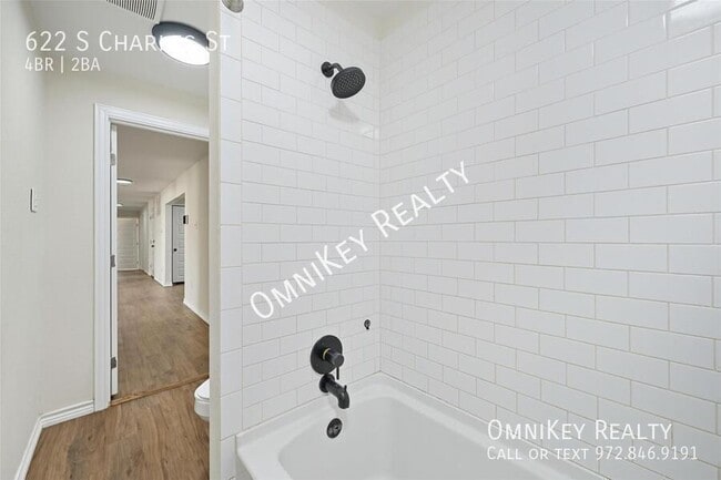 Building Photo - 622 S Charles St