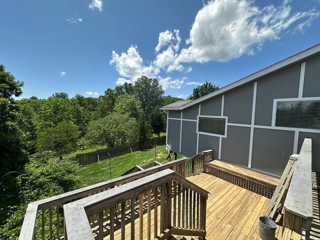 Building Photo - 440 Aurora Ln