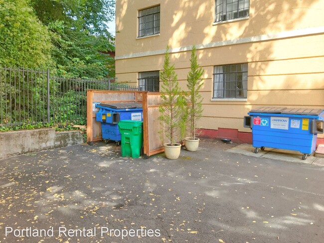 Building Photo - Studio, 1 bath House - 2829 SE Belmont St....