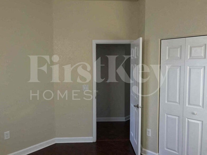 Building Photo - 181 NE 30th Pl