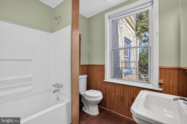 Building Photo - 4051 Ludlow St