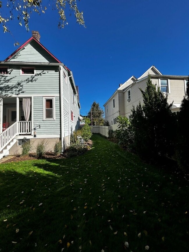 Building Photo - Cozy & Updated - 3 BR home in Old SW!