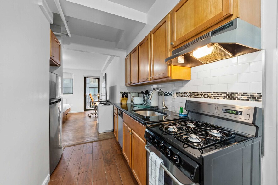 Building Photo - 140 W 19th St