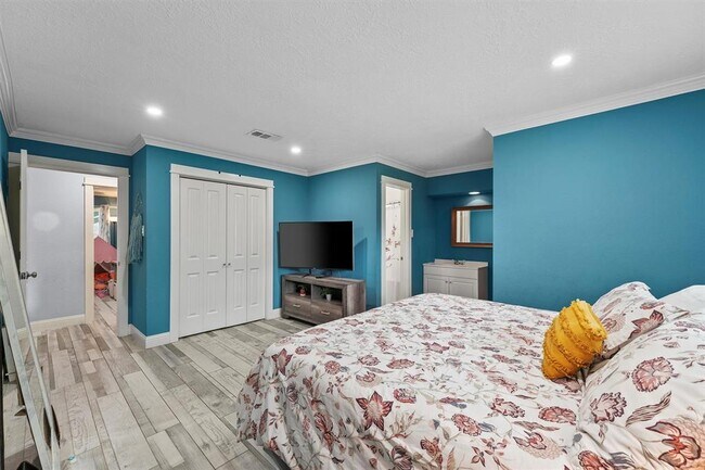 Building Photo - 16906 Rolling Acres Dr