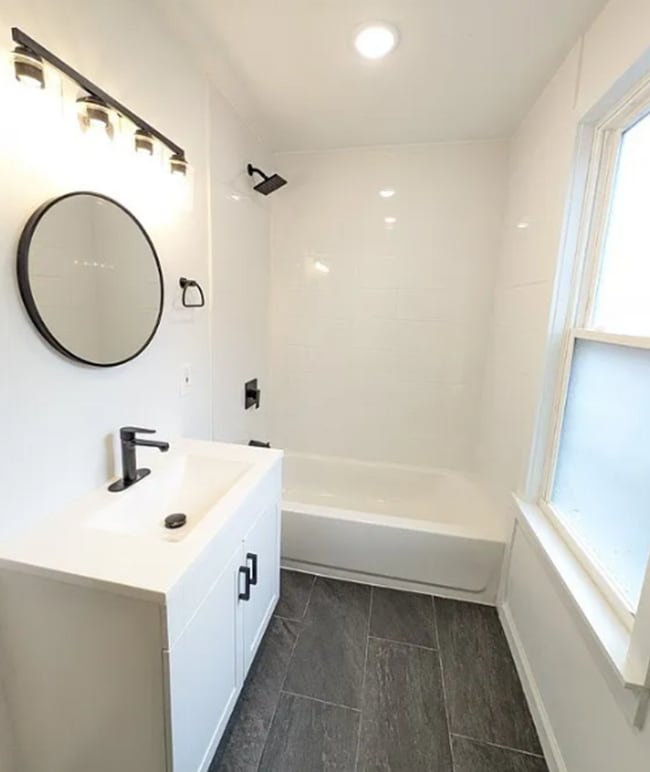 Building Photo - Charming 4 beds 3 baths in Cleveland!