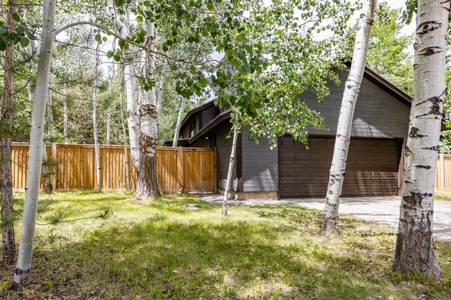 Building Photo - Tranquil Park Meadows Escape with Large Pr...