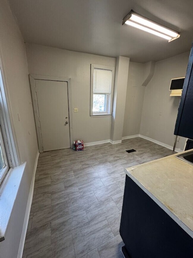 Building Photo - 1158 Mulberry St