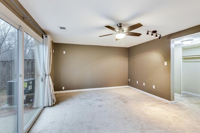 Building Photo - COMING SOON - Updated 3+2.5 End Unit w/ 2 PARKING SPACES