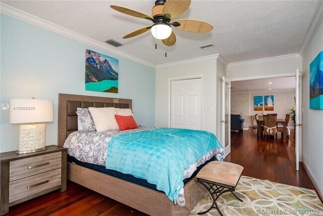 Building Photo - 1223 Seminole Dr