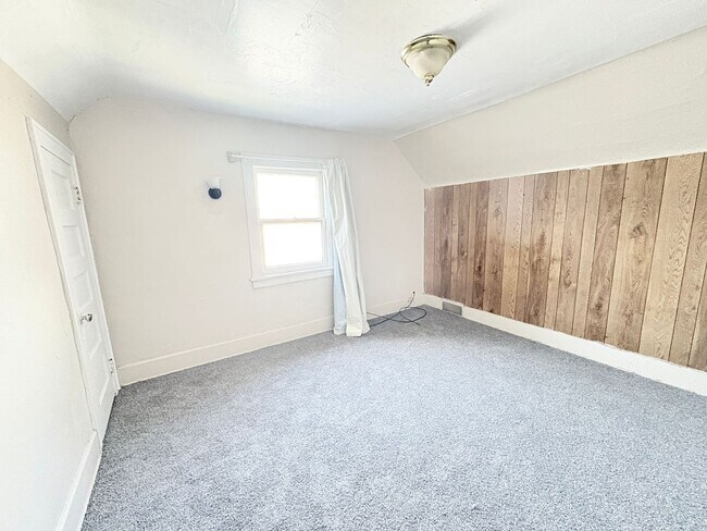 Building Photo - 303 Hillwood Dr