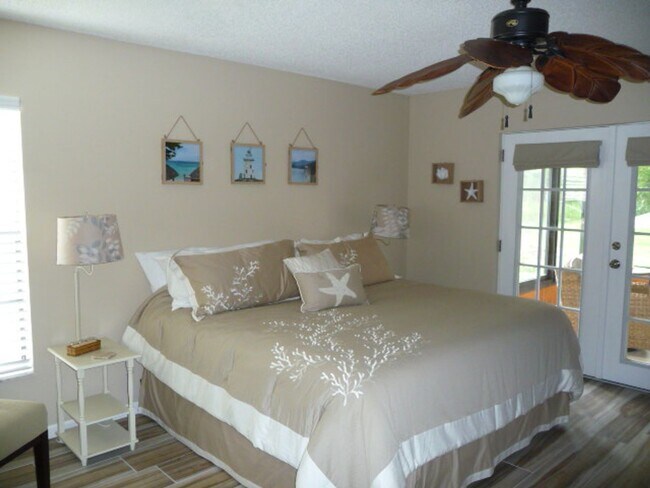 Building Photo - 3/2.5 in Sebastian FL