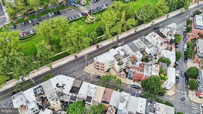 Building Photo - 2423 Grays Ferry Ave