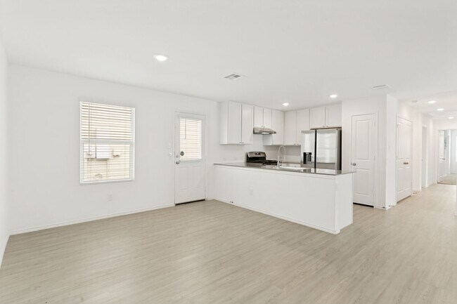 Building Photo - Modern 4-Bedroom Home Near Lackland AFB