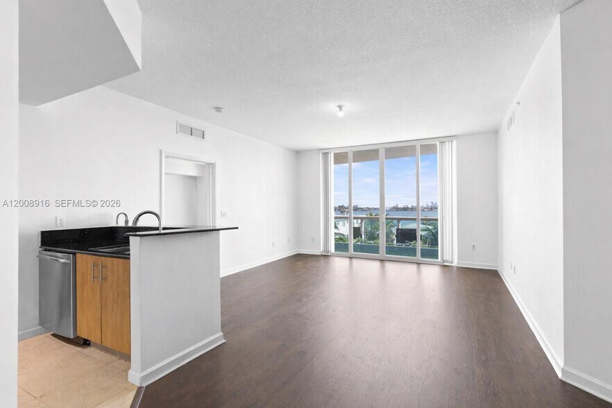 Building Photo - 7910 Harbor Island Dr