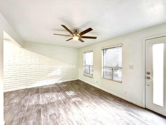 Building Photo - 534 E Huntington Dr