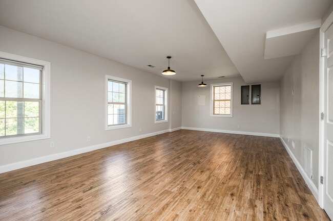 Building Photo - 393 Hays Blvd
