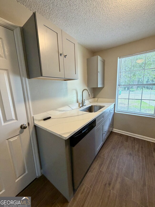 Building Photo - 440 Admiral's Walk Dr