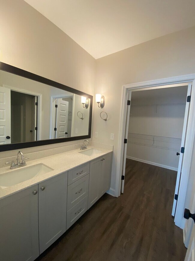 Building Photo - 5363 Nikki Way