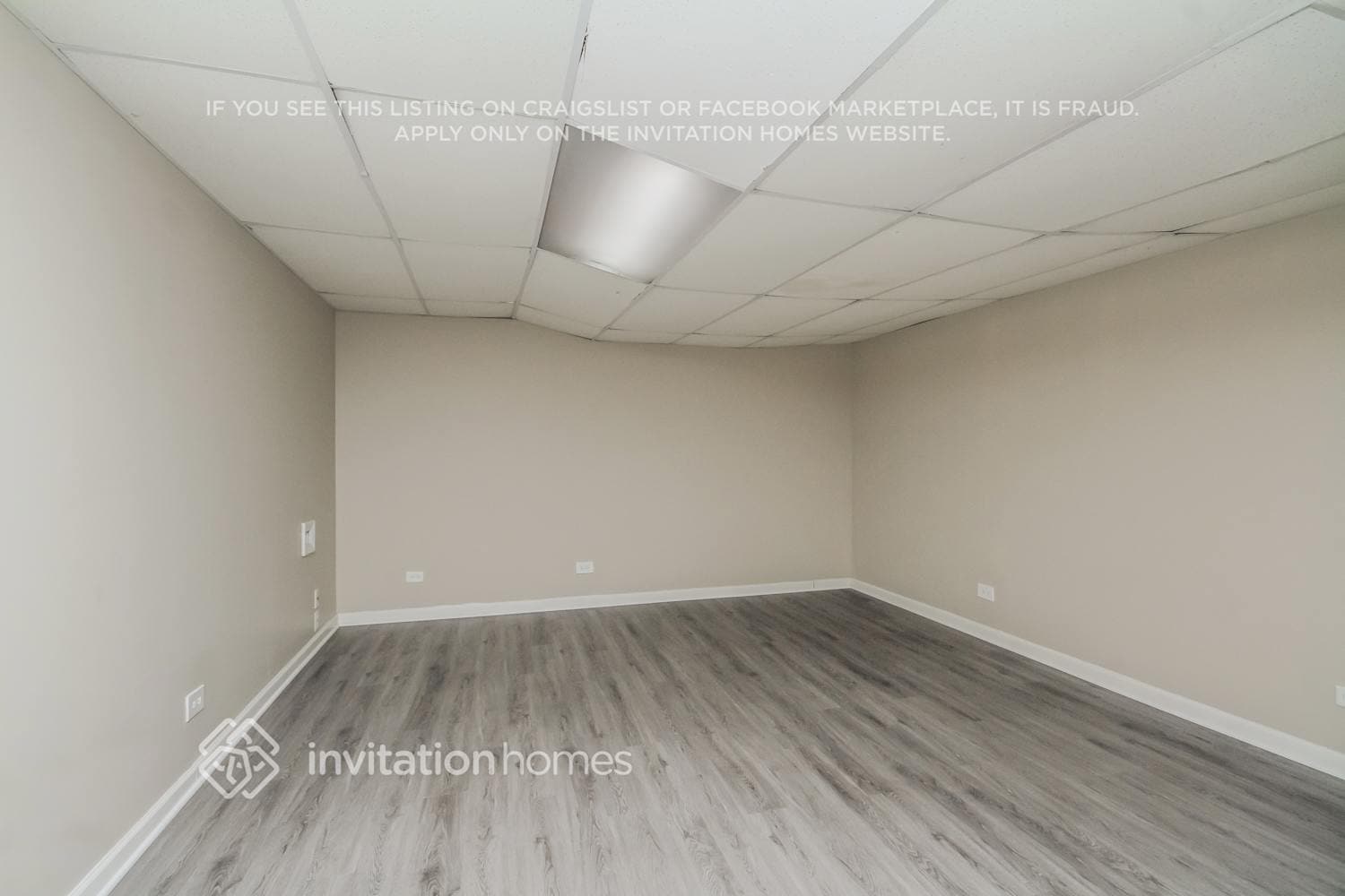 Building Photo - 1941 Royal Ln