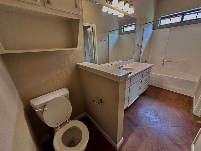 Building Photo - Charming 4/3 House Near Baylor!