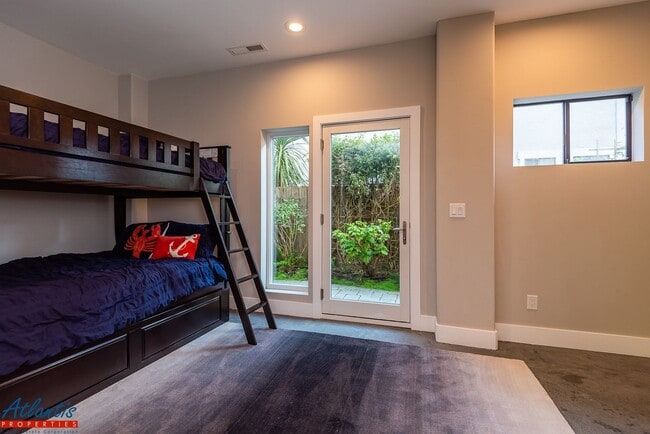 Building Photo - Desirable Home | Oceans Views | Close To B...
