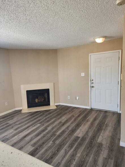 Building Photo - 2750 Holly Hall St